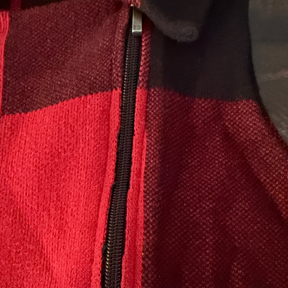CHAPS Red and Black Plaid Vest Small - Picture 3 of 4